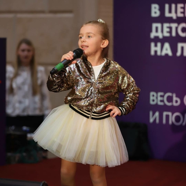 Обложка песни Девочка лето