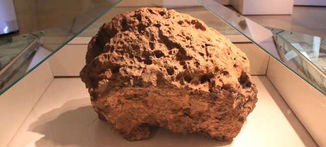 Челябинский метеорит станет героем книги