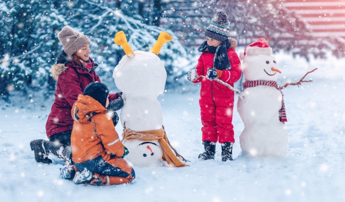 10 зимних активностей для детей на свежем воздухе