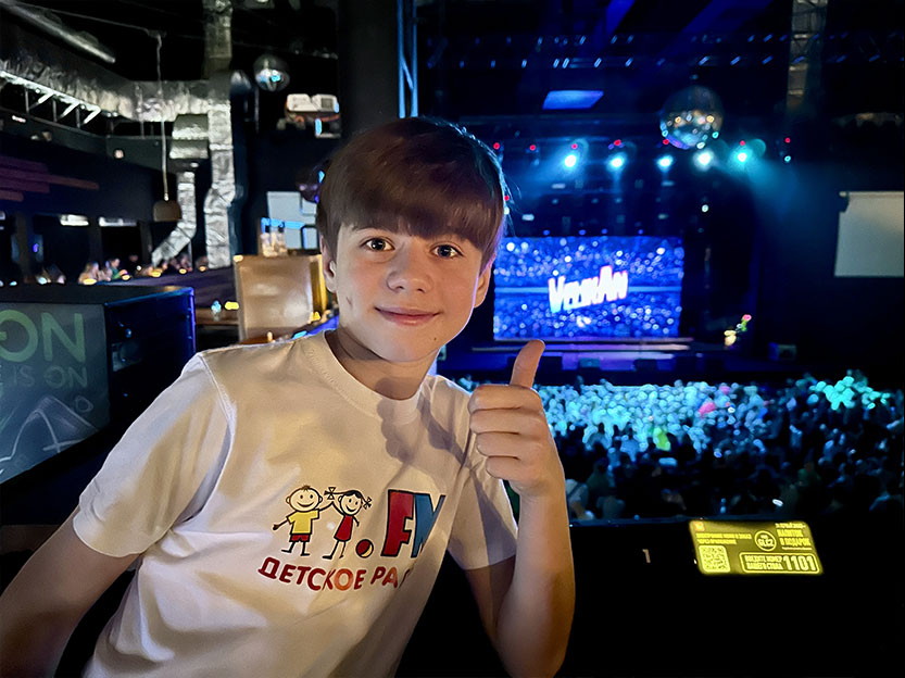 Мирослав Залевский на Бумажной дискотеке детского хора &laquo;Великан&raquo;